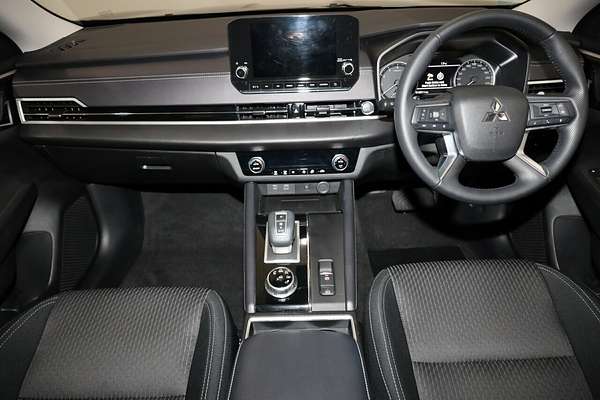 2024 Mitsubishi Outlander LS ZM
