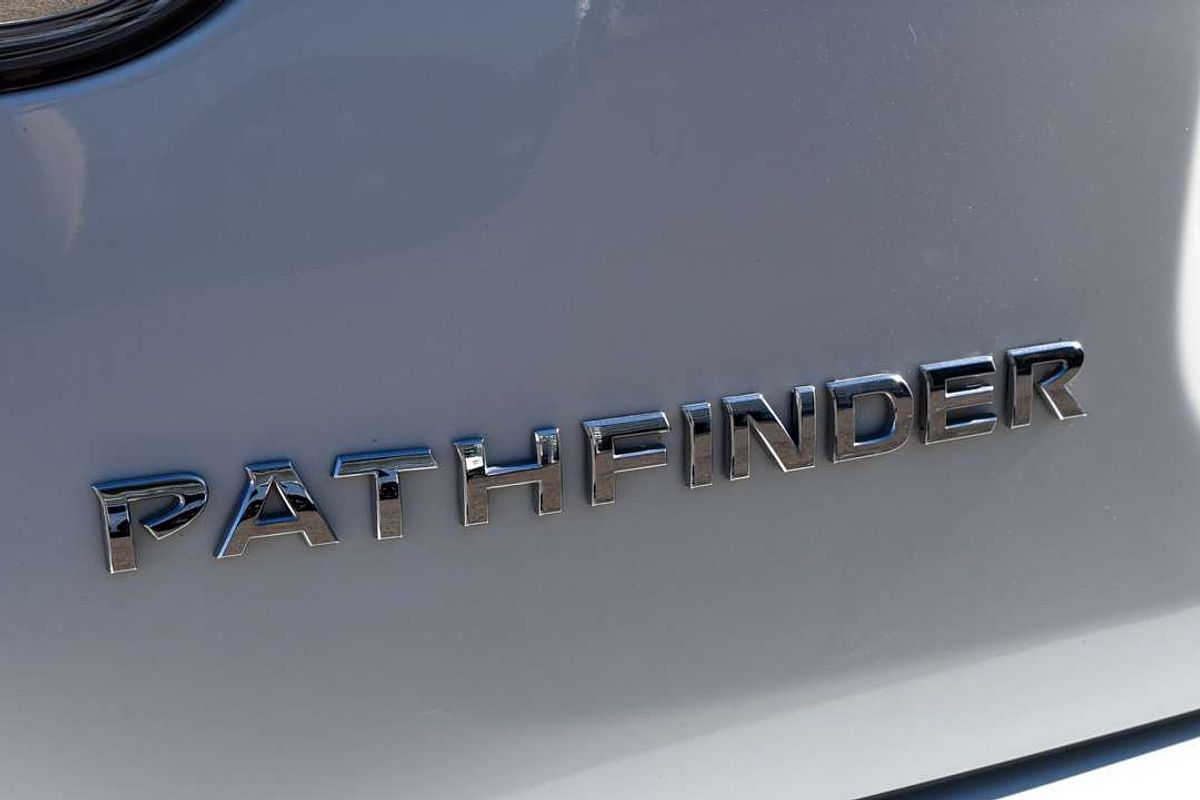 2015 Nissan Pathfinder ST-L R52