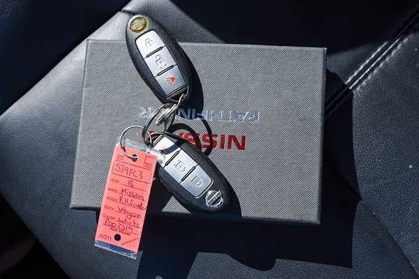 2015 Nissan Pathfinder ST-L R52
