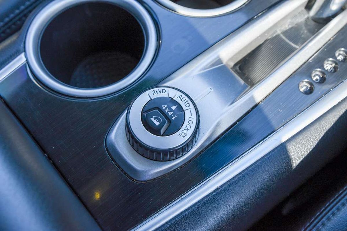 2015 Nissan Pathfinder ST-L R52