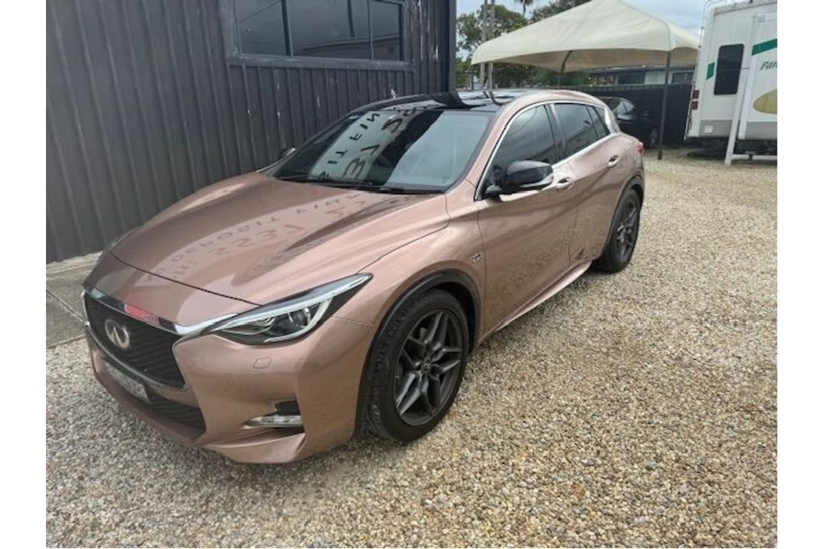 2016 INFINITI Q30 Sport Premium 2.0T H15