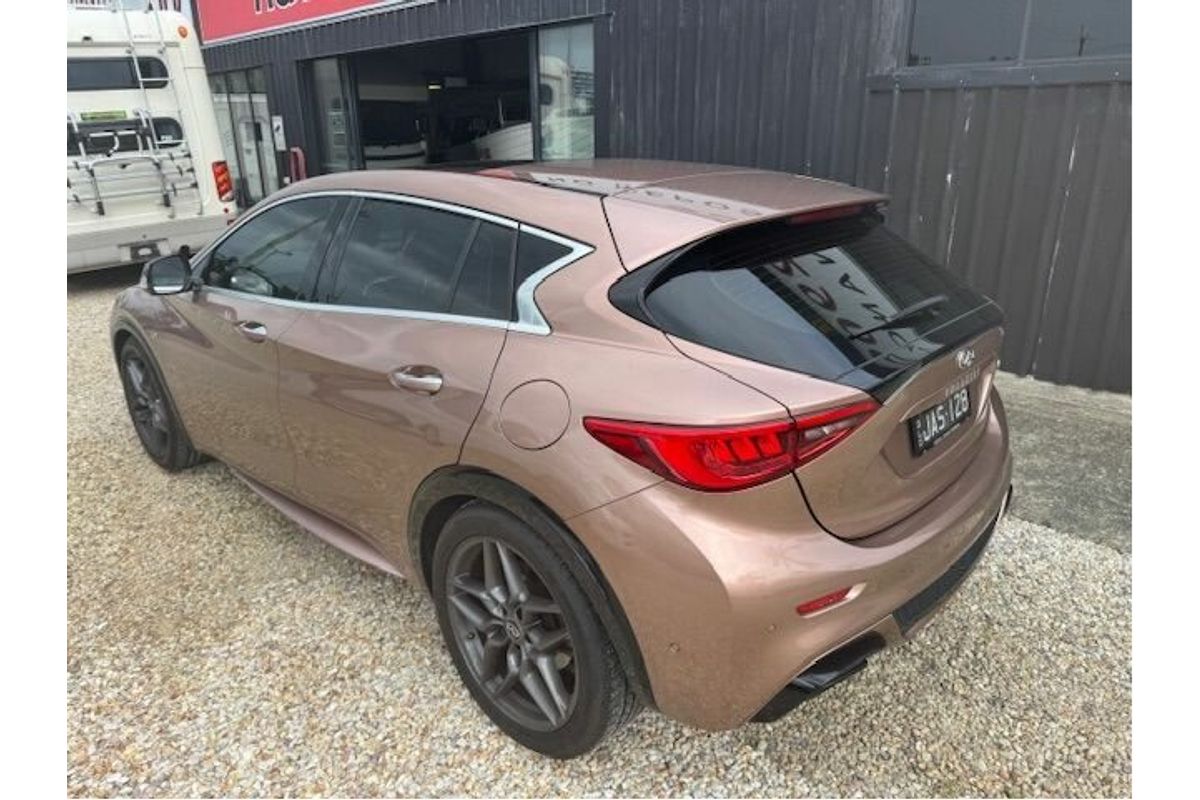 2016 INFINITI Q30 Sport Premium 2.0T H15