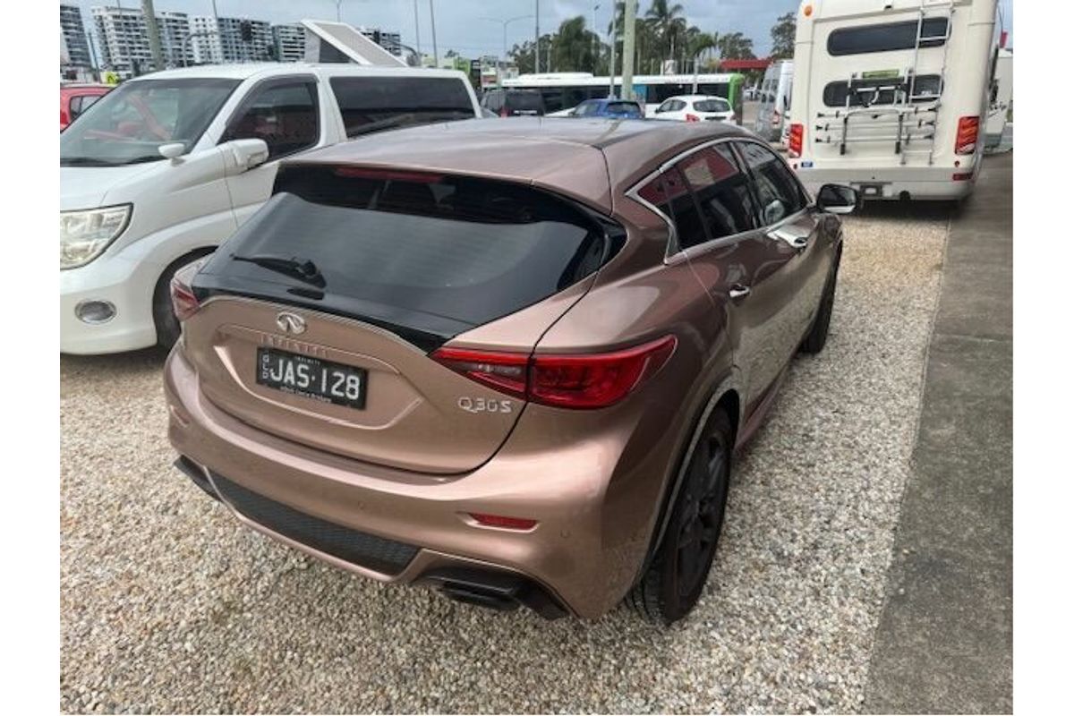 2016 INFINITI Q30 Sport Premium 2.0T H15