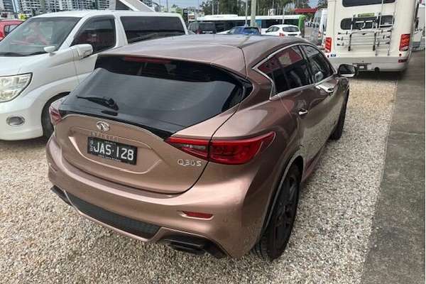 2016 INFINITI Q30 Sport Premium 2.0T H15