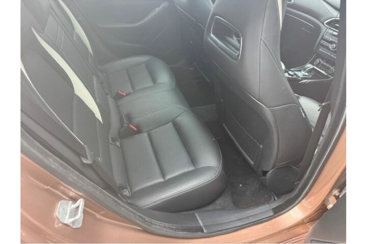 2016 INFINITI Q30 Sport Premium 2.0T H15