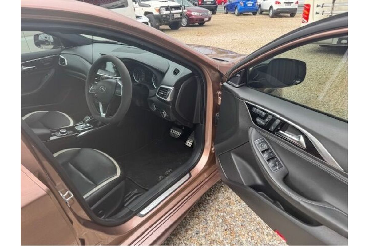 2016 INFINITI Q30 Sport Premium 2.0T H15