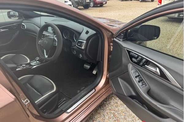 2016 INFINITI Q30 Sport Premium 2.0T H15