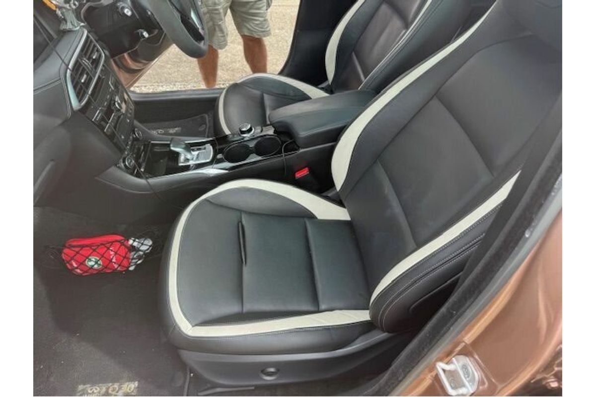2016 INFINITI Q30 Sport Premium 2.0T H15