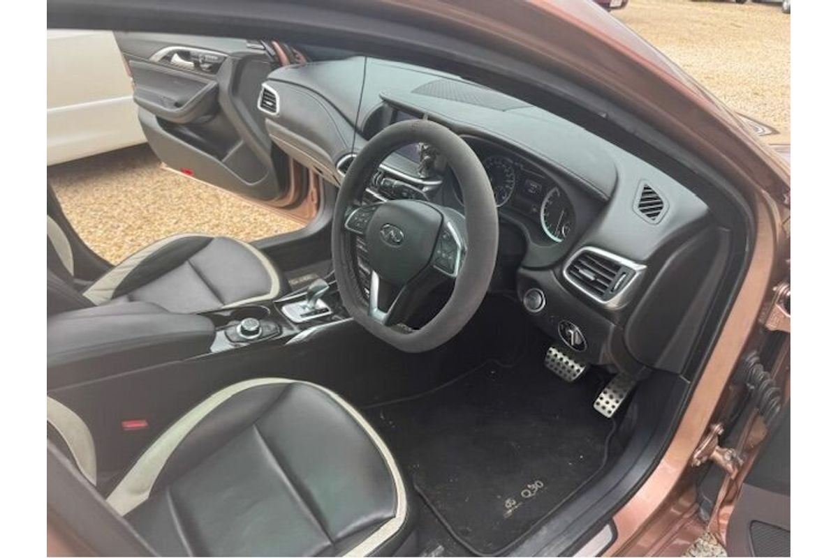 2016 INFINITI Q30 Sport Premium 2.0T H15