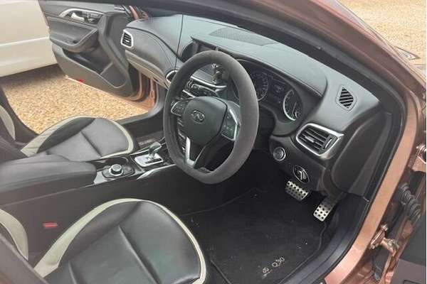 2016 INFINITI Q30 Sport Premium 2.0T H15