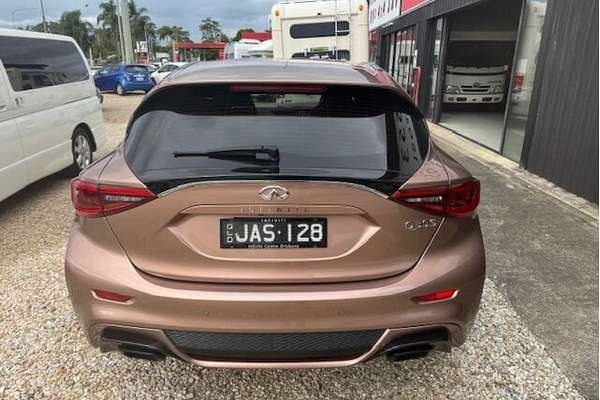 2016 INFINITI Q30 Sport Premium 2.0T H15