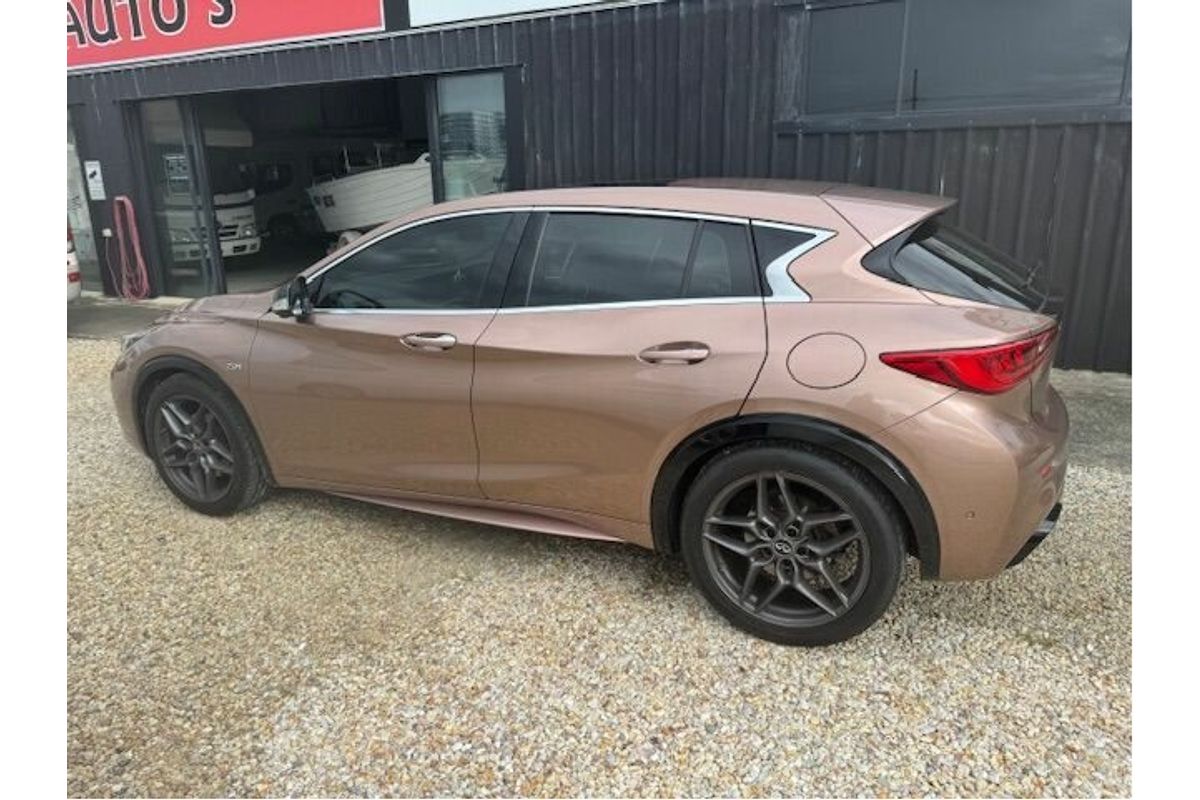 2016 INFINITI Q30 Sport Premium 2.0T H15