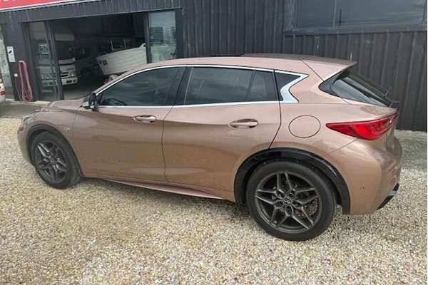 2016 INFINITI Q30 Sport Premium 2.0T H15