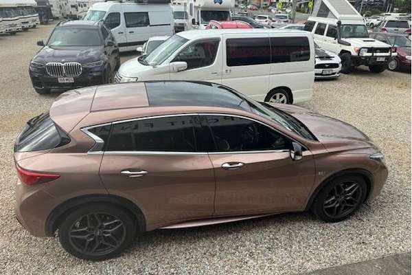 2016 INFINITI Q30 Sport Premium 2.0T H15