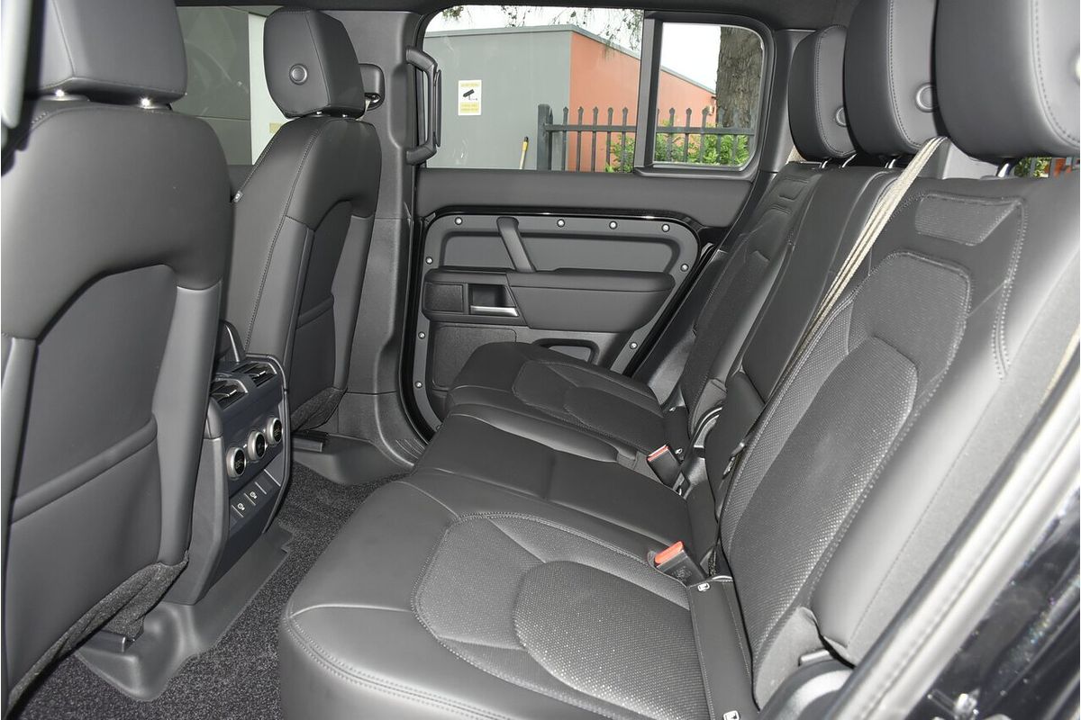 2025 Land Rover Defender 130 D350 X-Dynamic SE L663