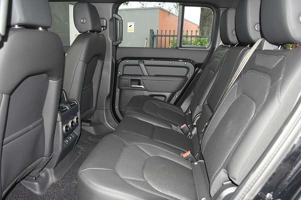 2025 Land Rover Defender 130 D350 X-Dynamic SE L663