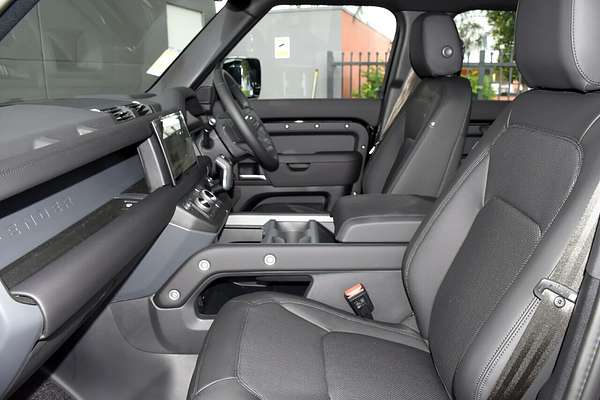 2025 Land Rover Defender 130 D350 X-Dynamic SE L663