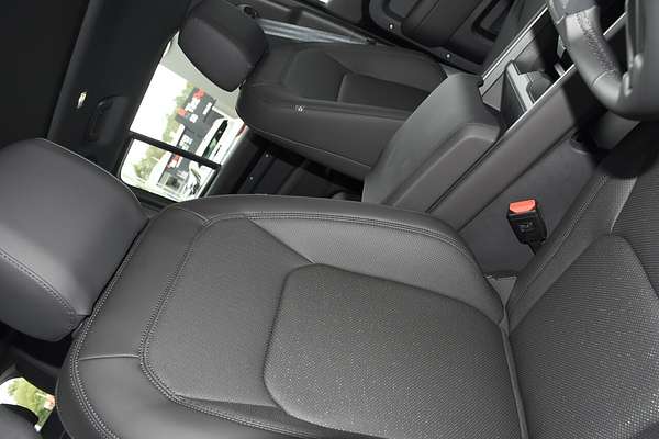 2025 Land Rover Defender 130 D350 X-Dynamic SE L663