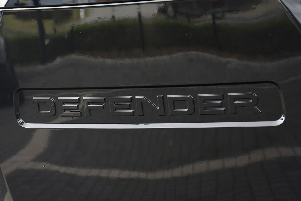 2025 Land Rover Defender 130 D350 X-Dynamic SE L663