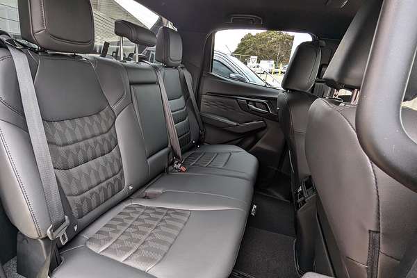 2025 Isuzu D-MAX BLADE 4X4