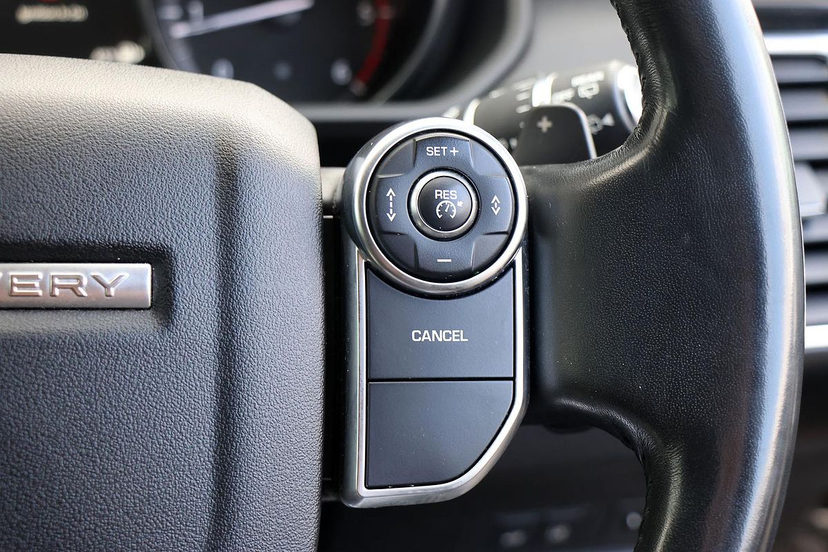 2017 Land Rover Discovery SD4 SE Series 5