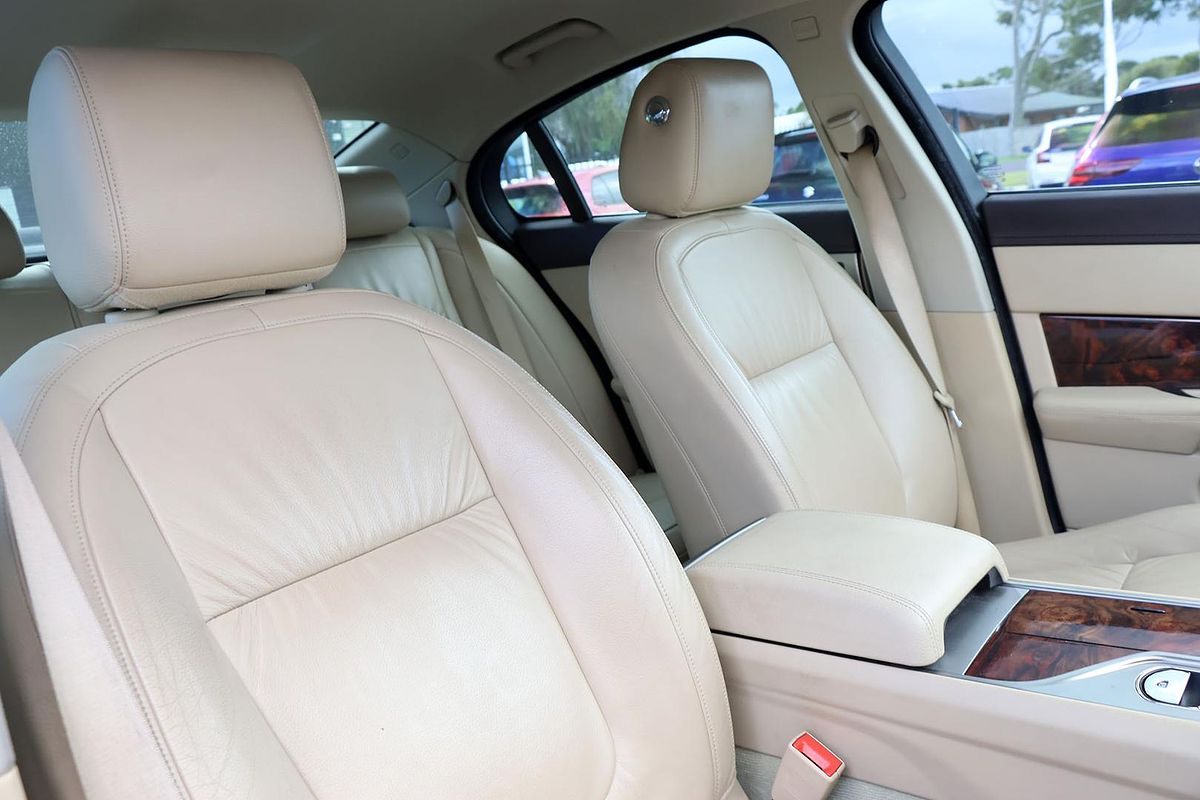2010 Jaguar XF S Luxury X250