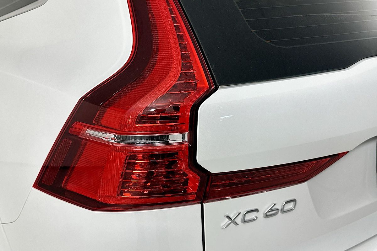 2022 Volvo XC60 Plus B5