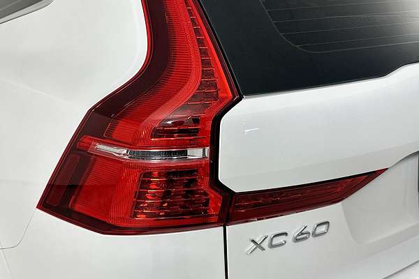2022 Volvo XC60 Plus B5