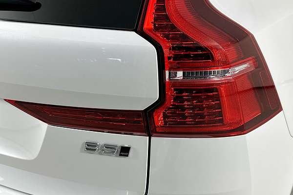 2022 Volvo XC60 Plus B5
