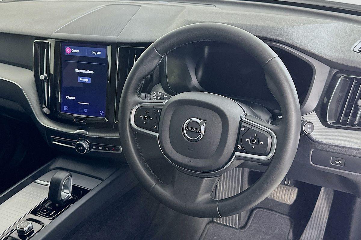 2022 Volvo XC60 Plus B5
