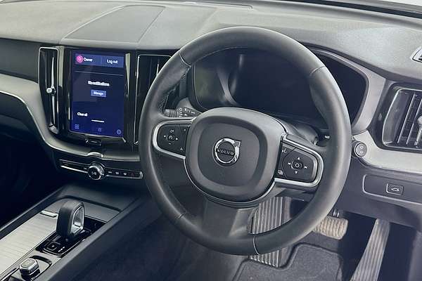 2022 Volvo XC60 Plus B5