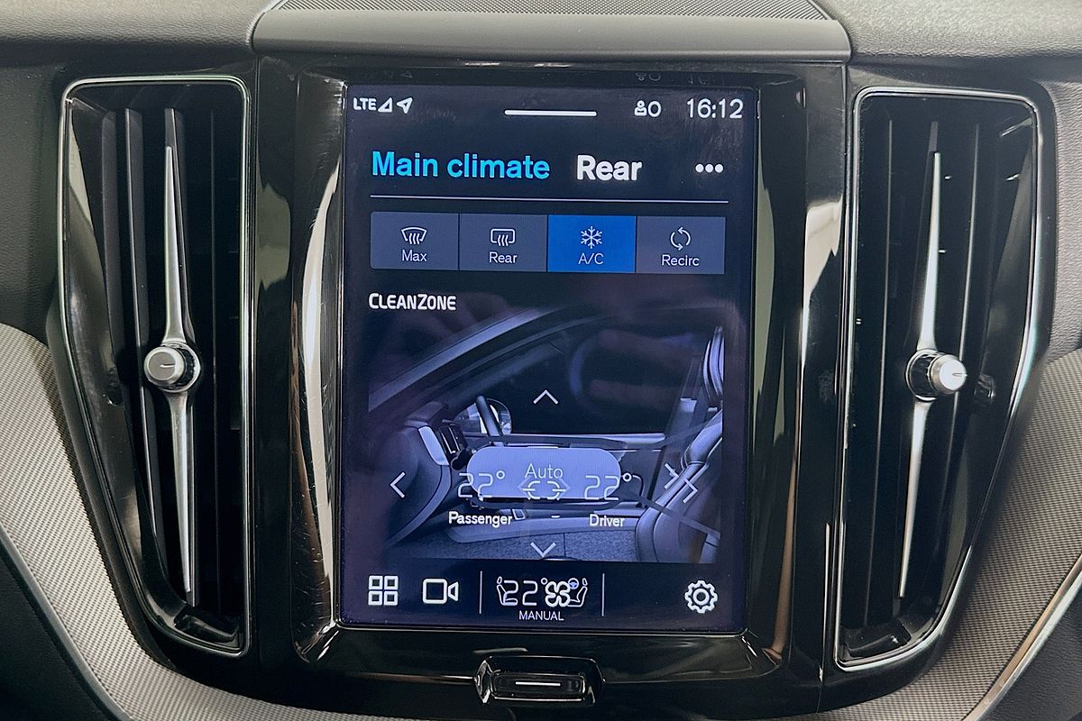 2022 Volvo XC60 Plus B5