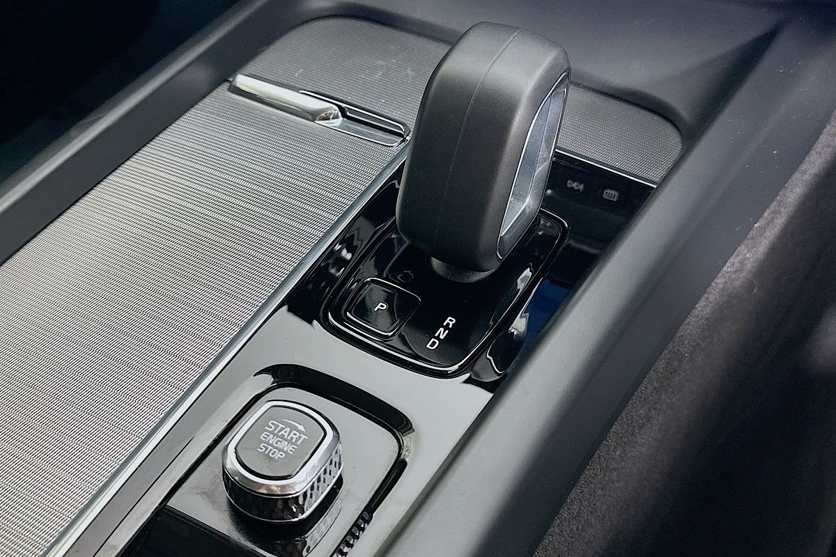 2022 Volvo XC60 Plus B5