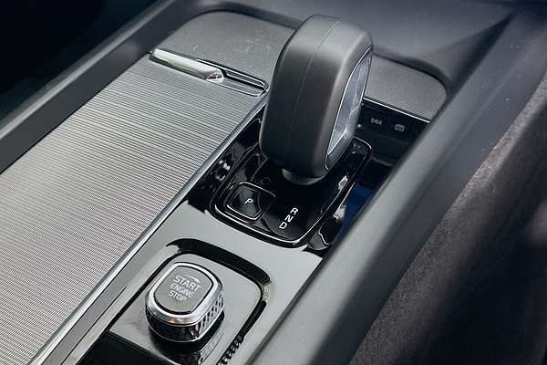 2022 Volvo XC60 Plus B5