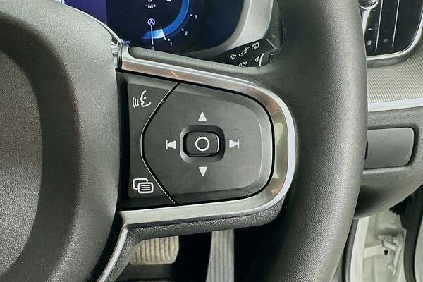 2022 Volvo XC60 Plus B5
