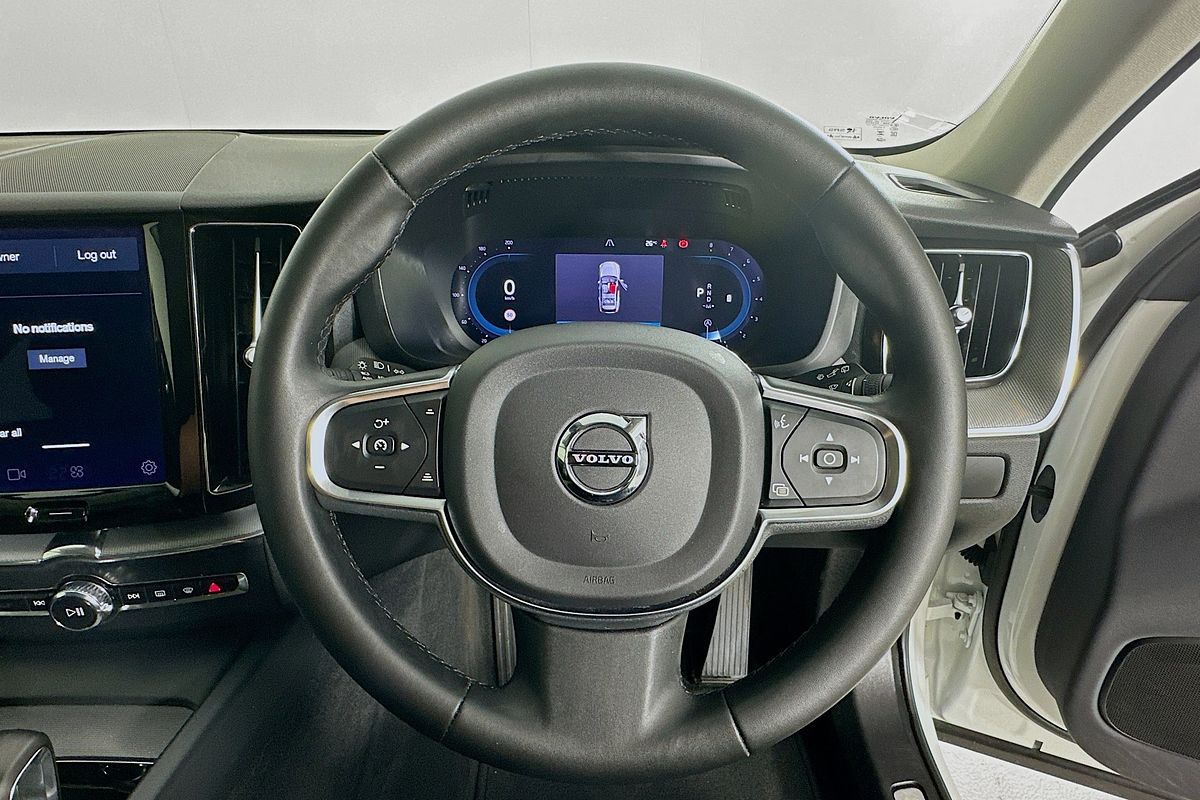2022 Volvo XC60 Plus B5