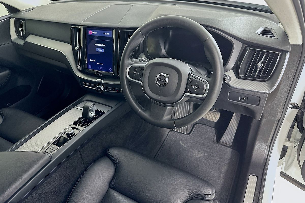 2022 Volvo XC60 Plus B5