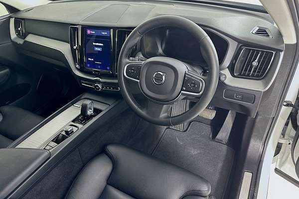 2022 Volvo XC60 Plus B5