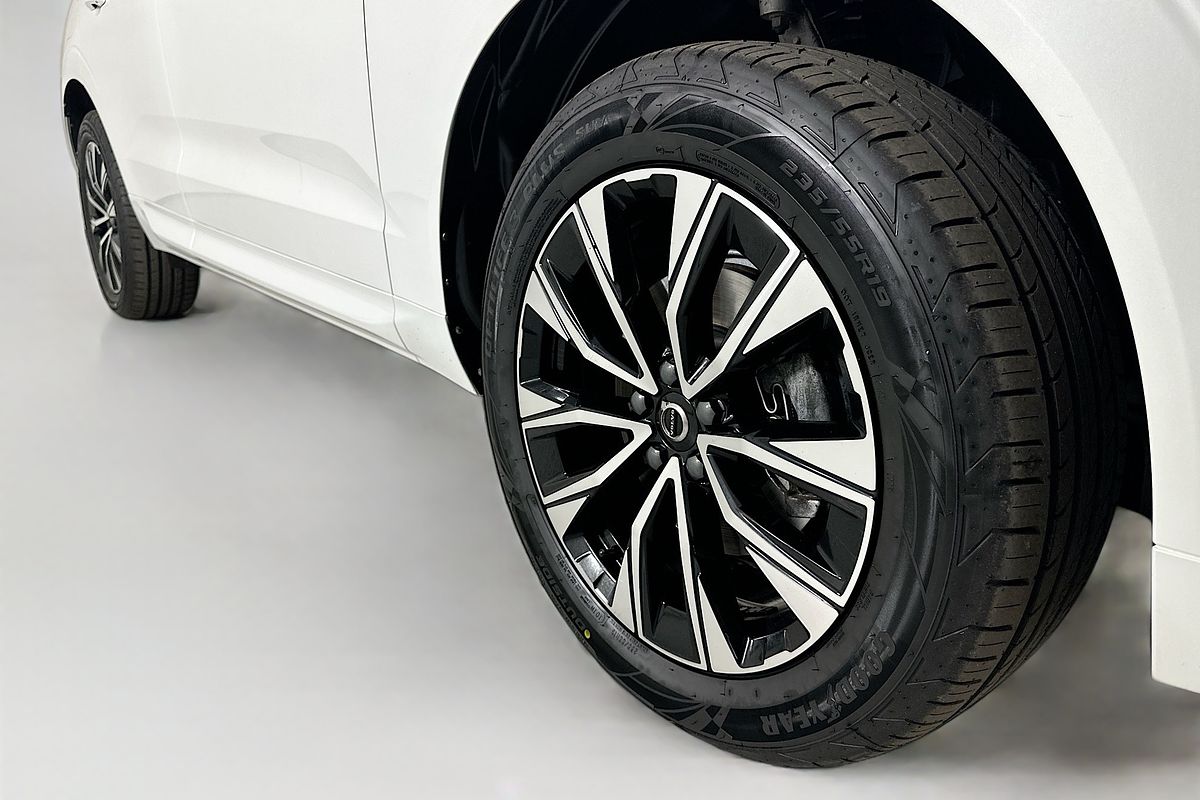 2022 Volvo XC60 Plus B5