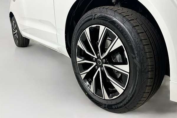 2022 Volvo XC60 Plus B5