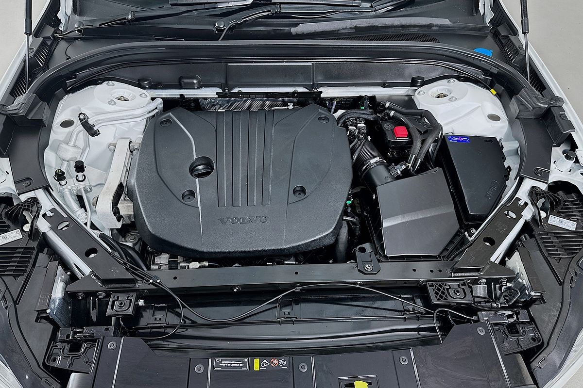 2022 Volvo XC60 Plus B5