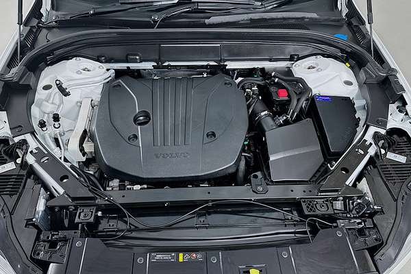 2022 Volvo XC60 Plus B5