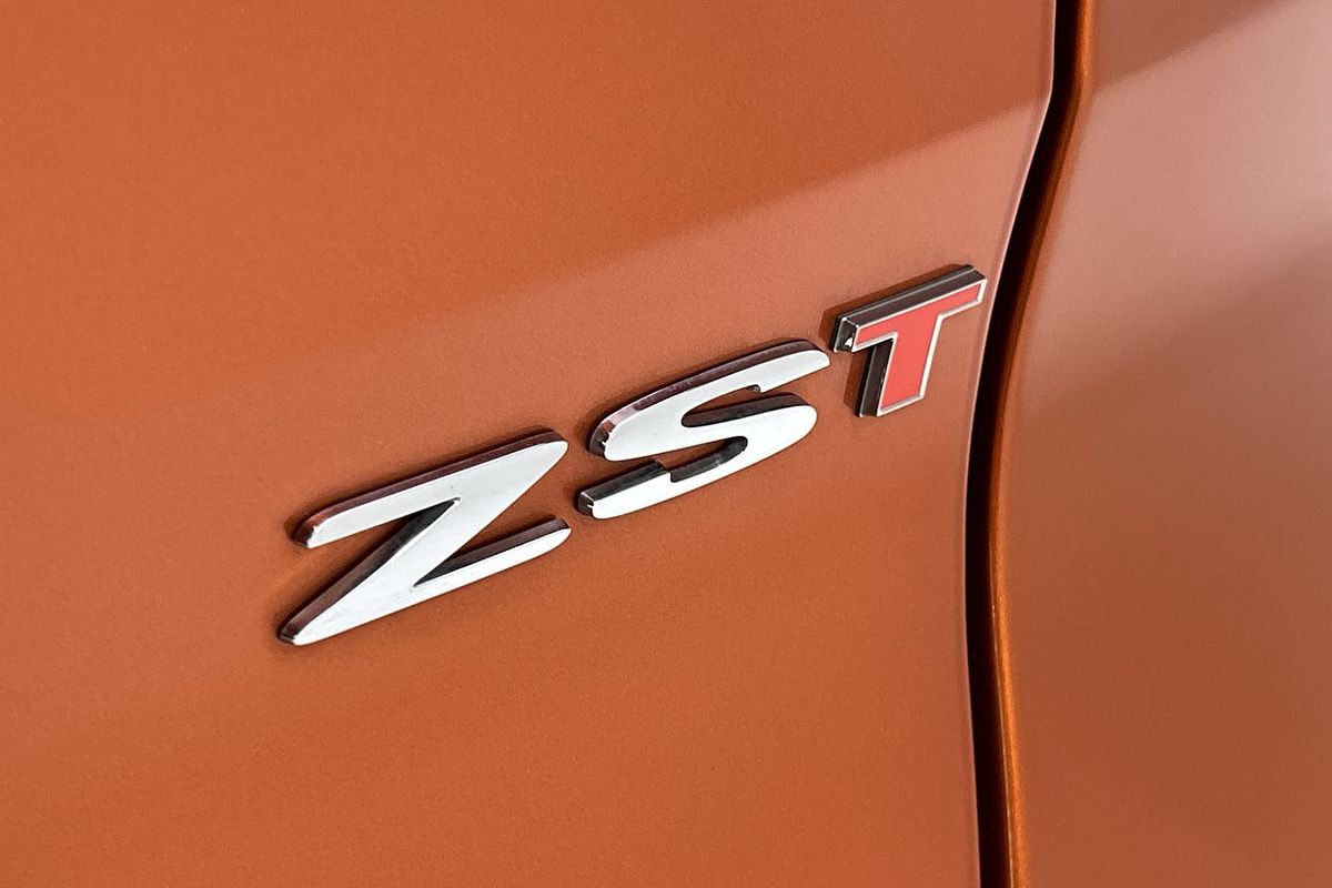 2023 MG ZST Essence