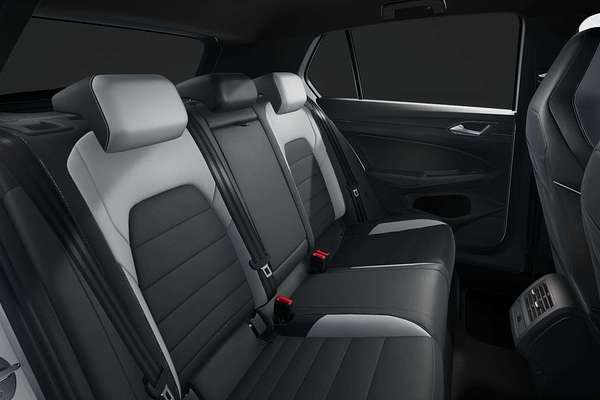 2025 Volkswagen Golf 110TSI R-Line 8.5
