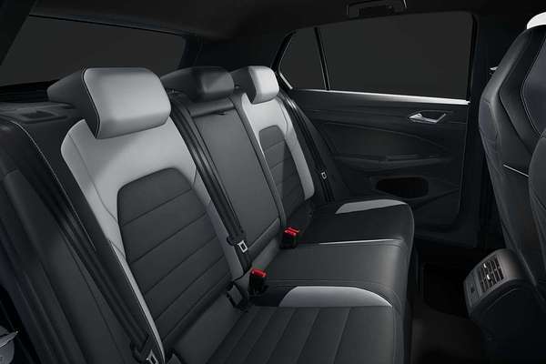 2025 Volkswagen Golf 110TSI R-Line 8.5