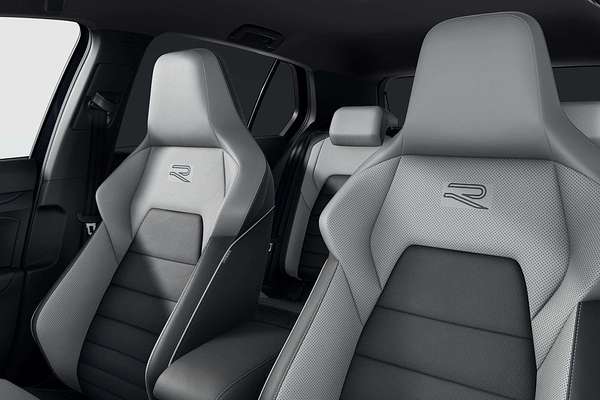 2025 Volkswagen Golf 110TSI R-Line 8.5
