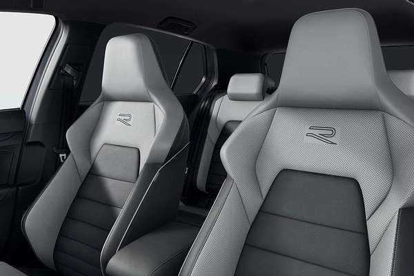 2025 Volkswagen Golf 110TSI R-Line 8.5