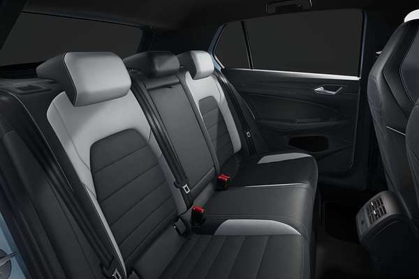 2025 Volkswagen Golf 110TSI R-Line 8.5