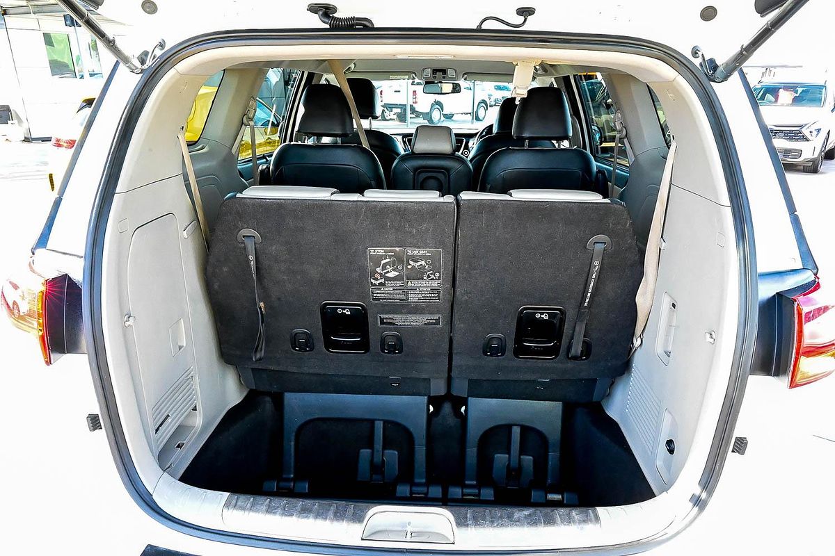 2017 Kia Carnival Platinum YP