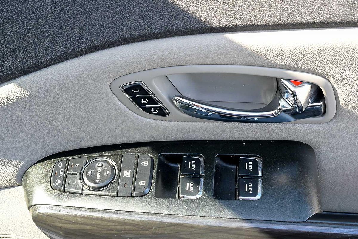 2017 Kia Carnival Platinum YP